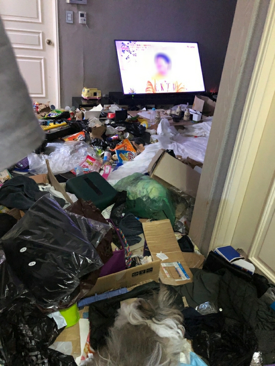 The interior of a family home where the 'refrigerator baby body incident' confirmed by a public official in Yeosu city, Jeollanam-do, on 25 last month.  Photo City of Yeosu