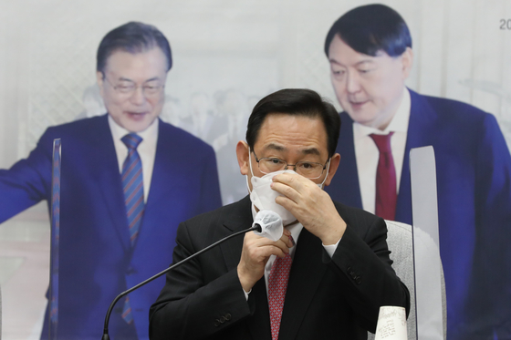 People's Power Joo Ho-young, the hospital representative, wears a mask at the countermeasures meeting at the hospital held at the National Assembly on the 4th. Yunhap news