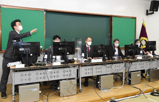 The National Meeting of Judges, which is responsible for issuing opinions and making recommendations on the main issues of judicial independence and judicial administration, meets ordinarily for the second half of the 2020 National Meeting of Judges online on the morning of the 7th. [뉴스1]