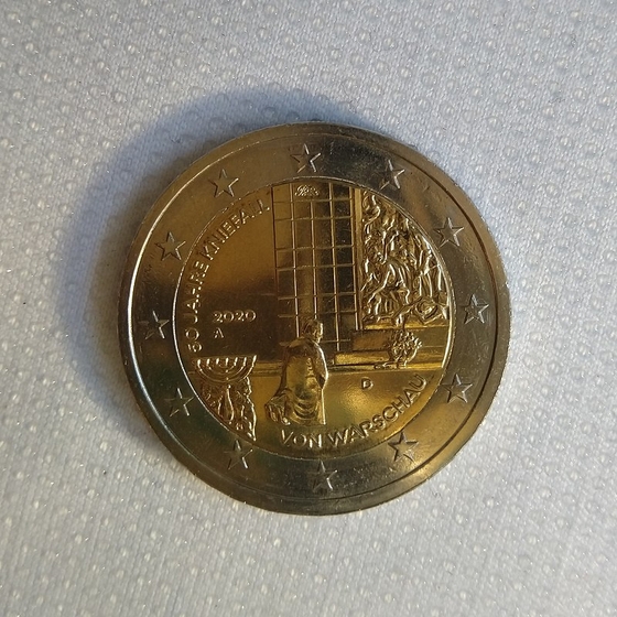 ブラント西ドイツ首相のワルシャワ膝クルギ50周年を記念して昨年10月、ドイツ造幣局で発行されたシニョムコイン。 写真=ドイツ造幣局