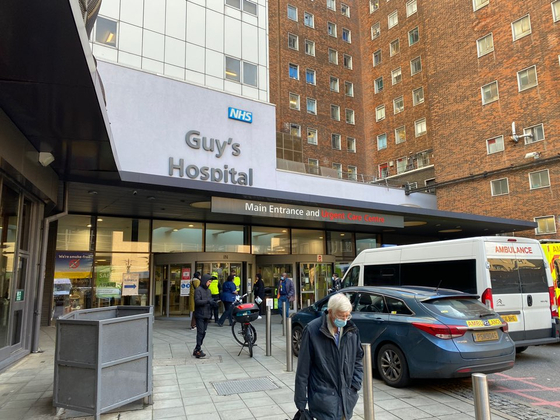     8th (local time) Guy and St. Thomas Hospital in central London, England.  It is one of seven London hospitals that started vaccination against the new coronavirus infection from Pfizer (Corona 19).  London = Reporter Jeon Young-sun