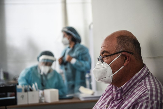 Chinese Sinofam vaccine in clinical trials in Peru [AFP=연합뉴스]