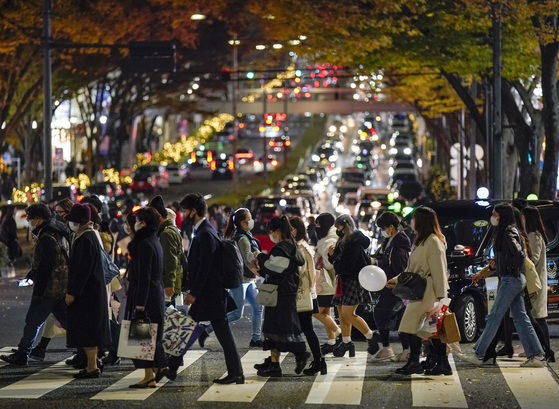 On the 12th, citizens with masks walk through the streets of Harajuku, Tokyo. [EPA=연합뉴스]