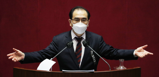     On the afternoon of the 13th, Representative Tae Young-ho is holding an unlimited discussion on the amendment to the South-North Relations Development Law in the main assembly hall of the National Assembly in Yeouido, Seoul.  News 1