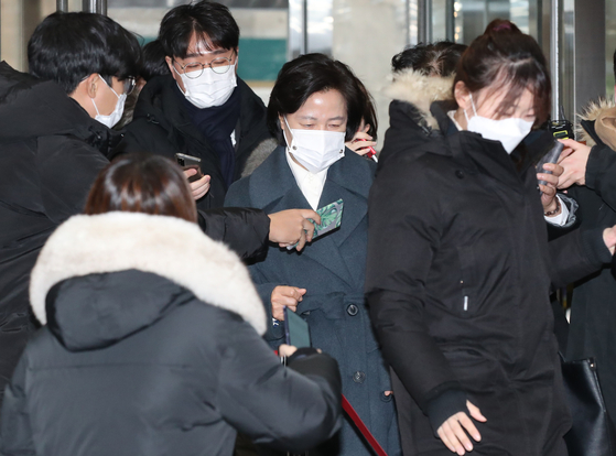 Justice Minister Choo Mi-ae leaves the Gwacheon Government Building's Justice Department on the afternoon of the 15th, when the Prosecutors' Discipline Committee against Attorney General Yoon Seok-yeol was held.  Reporter Woo Sang-jo