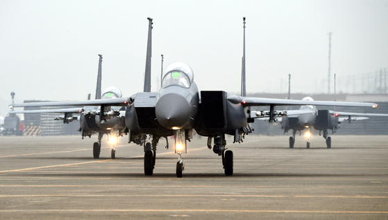 F-15K squadrons, which completed the airspace protection flight, are entering the site of the event commemorating the 71st anniversary of Armed Forces Day held at Daegu Air Force Base in October last year. [청와대사진기자단]