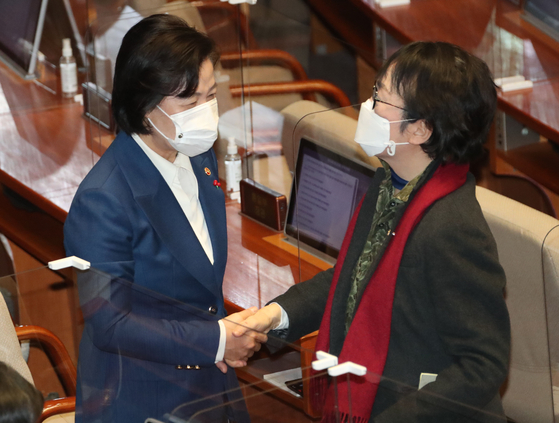 Justice Minister Choo Mi-ae leaves at a plenary meeting held at the National Assembly in Yeouido, Seoul, on the afternoon of the 10th, after some amendments to the establishment and operation of a criminal investigation office were approved. of high-ranking public officials (airport office), and is greeting Kim Jin-ae, chairman of the Open Democratic Party.  Under the amended law, two candidates may be selected with the approval of two-thirds or more of the enrolled members of the Airborne Dean's Candidate Recommendation Committee. [연합뉴스]