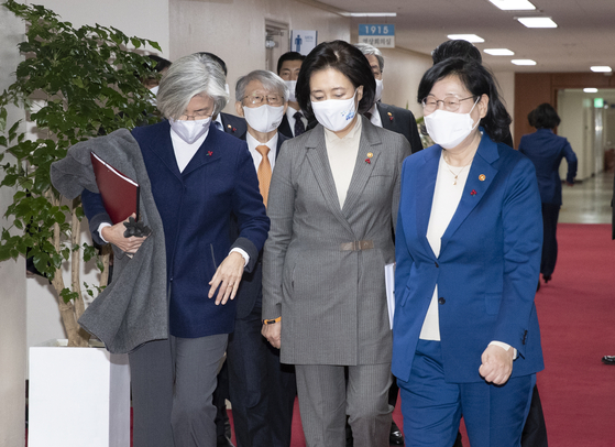 Members of the State Council, including Foreign Minister Kang Kyung-hwa and Minister of Small and Medium Venture Business Park Young-sun, attend the State Council meeting held at the Seoul Government Complex in Jongno- gu, Seoul on the 15th. Reporter Lim Hyun-dong