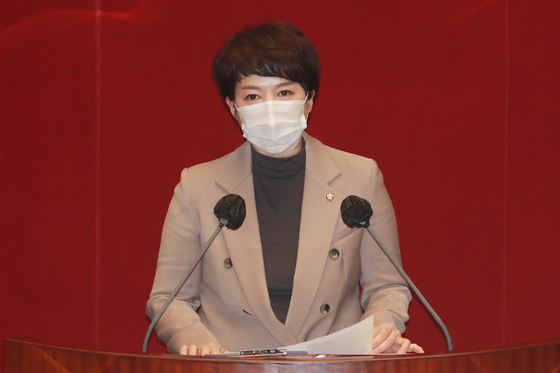 Representative Eun-Hye Kim explains the bill at the plenary session held at the National Assembly on the afternoon of the 1st. Reporter Oh Jong-taek