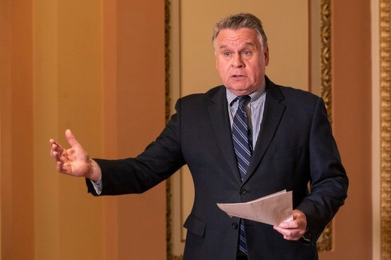 Republican Congressman Chris Smith, co-chair of the Tom Lantos Human Rights Committee, a bipartisan human rights organization in Congress.  He announced the holding of a hearing in November, declaring that the Korean law on the prohibition of extending the war to North Korea 