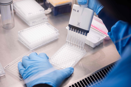 A laboratory at the University of Oxford in the UK, where the AstraZeneca and COVID-19 vaccine are being jointly developed. [AFP=연합뉴스]