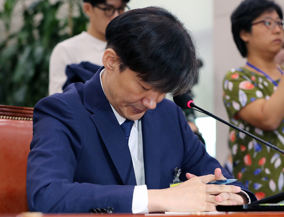 In September last year, then-Minister of Justice Cho Kook attended a staff hearing held at the National Assembly and heard consultations from lawmakers.  Reporter Oh Jong-taek