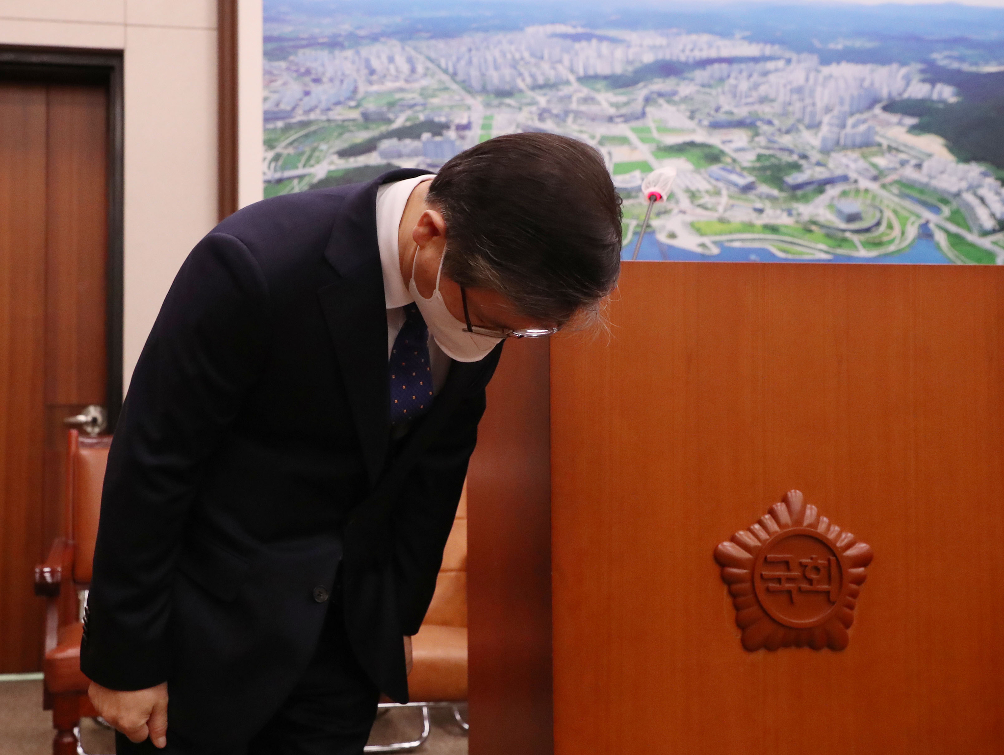 Hearing over 14 hours…  Byun Chang-Hum apologizes more than 10 times for the’last controversy’