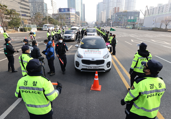 “Is it martial law right now?”  Labor organization that launched a vehicle rally in downtown Seoul