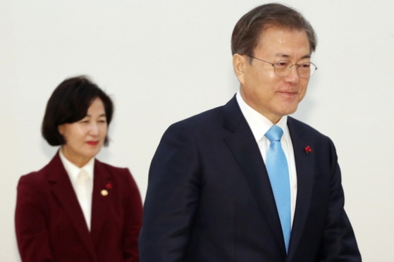 The Minister of Justice, Choo Mi-ae, and President Moon Jae-in.  Yunhap news