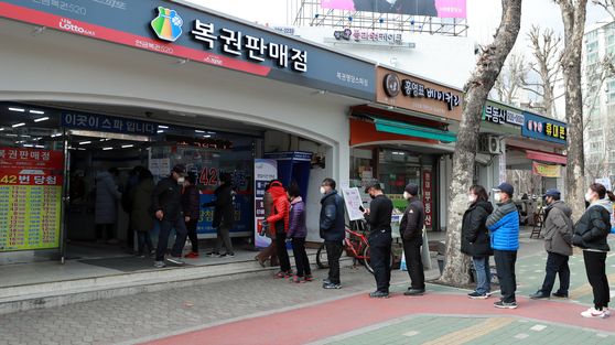 Lotto all-in in recession?…  Last week, sales exceeded 100 billion won in 9 years