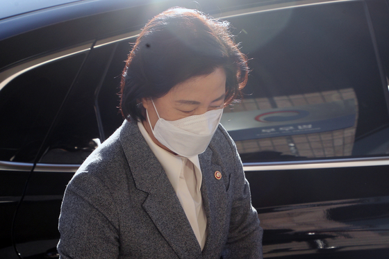 The Minister of Justice, Choo Mi-ae, is on the morning of the 31st to work at the Gwacheon Ministry of Justice.  News 1