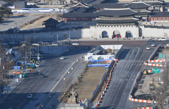 In the wake of Corona 19, the road around Gwanghwamun Square in Seoul looks busy.  Joint Photo Report Group