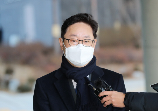 박범계 기폭 장치 … 野 “김경수, 이재명 사건 담당 LKB와의 특별한 관계”