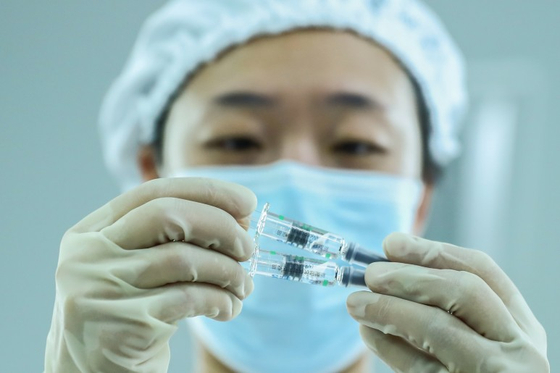 중국 정부가 승인 한 시노 팜 백신, 논란의 여지가있는 이유는 무엇입니까?