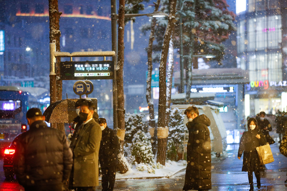 출근 직전에 눈이 부어 … 서울 서초에서 3 시간 만에 6.4cm 쌓였다.