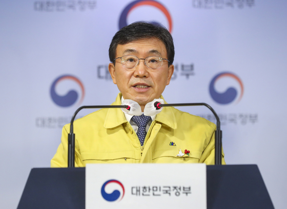 Kwon Deok-cheol, the first deputy chief of the Security and Disaster Countermeasures Headquarters (Minister of Health and Welfare), announced a social distancing adjustment plan to be implemented from next week to prevent the spread of infection for the new coronavirus (Corona 19) in the joint meeting room of the government office in Jongno-gu, Seoul, on the morning of the 16. have. [뉴시스]