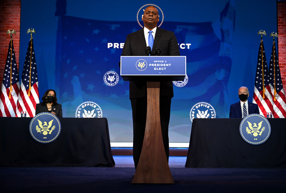 There are also observations that the transition of the right to control the war in wartime with the inauguration of the Joe Biden administration may face difficulties.  The photo shows a press conference by Lloyd Austin, a reservist, who was appointed as the new US Secretary of Defense on the 9th of last month.  On the right is President Biden and on the left is Vice President Kamala Harris. [AFP=연합뉴스] 