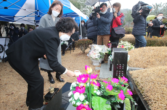 On the 26th, a joint commemoration ceremony for Lee Soo-hyun's 20th anniversary, a righteous man, was held in Yeongnak Park, Geumjeong-gu, Busan.  Reporter Song Bong-geun 