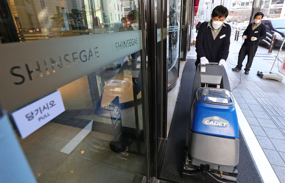 Shinsegae head office Chanel store employee confirmed corona…  Department stores are normally open