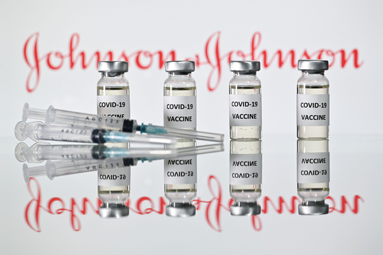 FDA 승인을 신청 한 얀센 백신 … 66 % 효능, 화이자보다 낮음