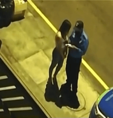 Corona curfew violated woman temptation worked, police got kissed instead of fine [영상]