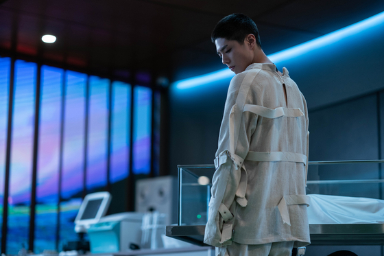 공공 · 박 보검, 160 억 SF 영화 ‘서복’을 극장과 티빙에서 동시에 만나다