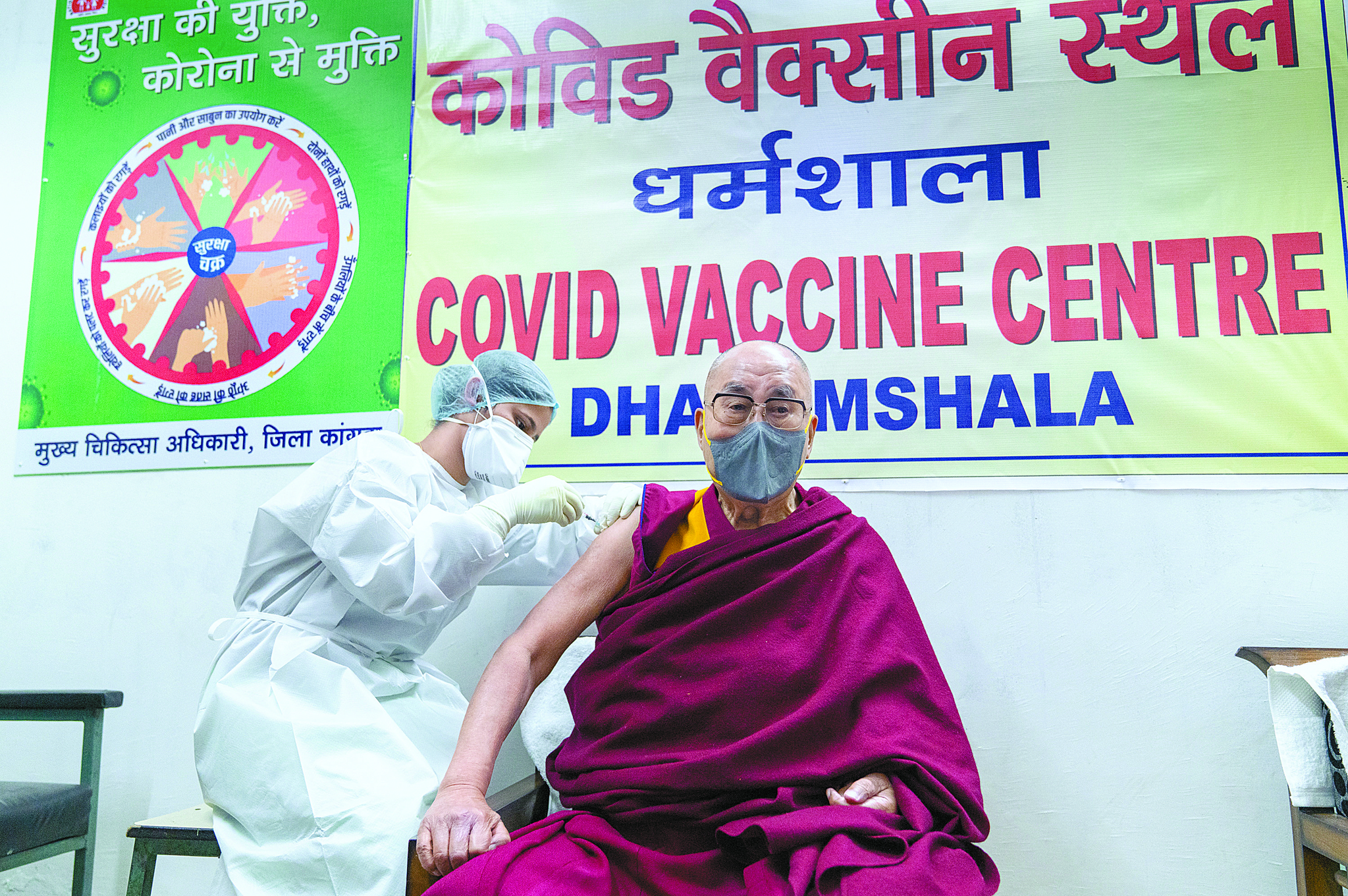 Dalai Lama with AZ vaccine “Vaccination will be very helpful”