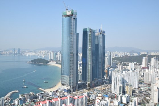 “Preferential sales to 100 people including public officials”…  ‘L City List’ in Busan
