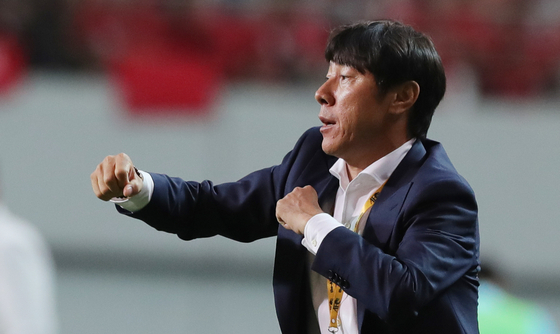 Director Shin Tae-yong confirmed Corona 19…  Korean coaches relay infection