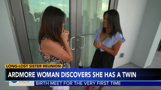 36년 만에 만난 쌍둥이 자매 에밀리 부시넬과 몰리 시너트. 생후 3개월에 헤어진 그들은 36번째 생일인 지난달 29일 만났다. ABC 방송 캡처