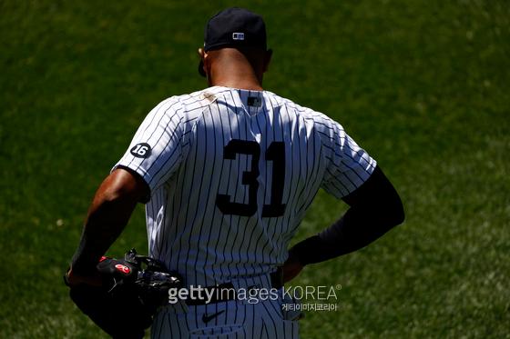 NEW YORK, NY - MAY 1: Aaron Hicks #31 of the New York Yankees during a break in action against the Detroit Tigers during the fourth inning at Yankee Stadium on May 1, 2021 in the Bronx borough of New York City. (Photo by Adam Hunger/Getty Images)