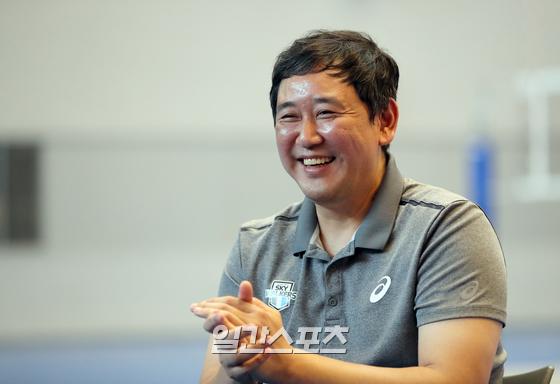 현대캐피탈, 최태웅 감독과 3년 재계약