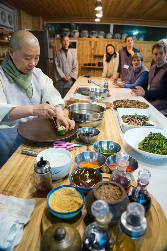 내장산 백양사 천진암 정관스님은 세계적인 사찰 음식의 대가다. 백종현 기자