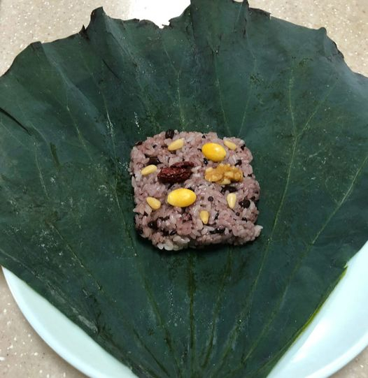 경기도 남양주 봉선사에서 맛볼 수 있는 연잎밥. 사진 봉선사
