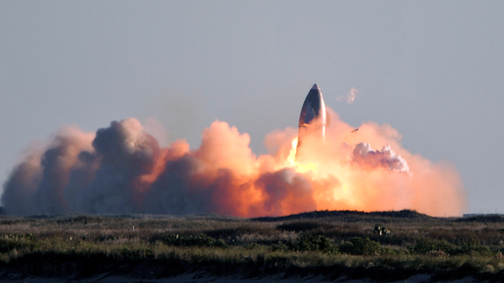 일론 머스크가 세운 스페이스X의 스타십 우주선 초기 모델인 SN8 로켓이 지난해 12월 미국 텍사스 보카치카 스페이스X 기지에 착륙하던 중 폭발하고 있다. SN8은 6분42초간 비행을 마치고 착륙하다 땅에 충돌했다. [로이터=연합뉴스]