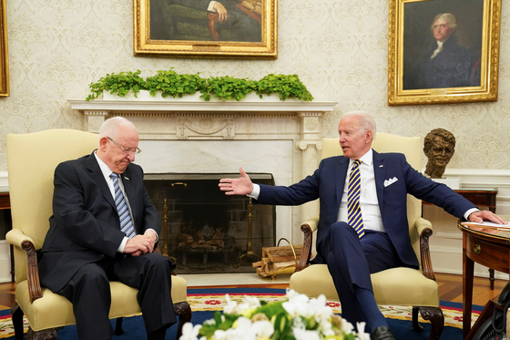 조 바이든 미국 대통령이 28일(현지시간) 백악관에서 레우벤 리블린 이스라엘 대통령과 회담하는 모습. [로이터=연합뉴스]