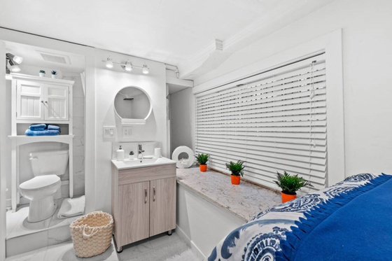 화장실과 침실이 혼합된 밴쿠버의 ‘마이크로 원룸’. 인터넷 아카이브 웨이백머신 캡처