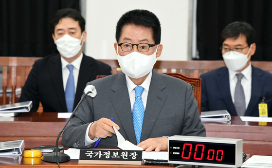 지난 8일 국회에서 열린 정보위원회 전체회의에서 박지원 국가정보원장이 자리에 앉아 있다. 임현동 기자