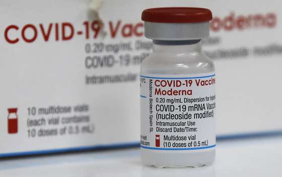 지난달 22일 서울 서초구 서울성모병원 코로나19 예방접종센터에 코로나19 모더나 백신이 놓여 있다. 뉴시스