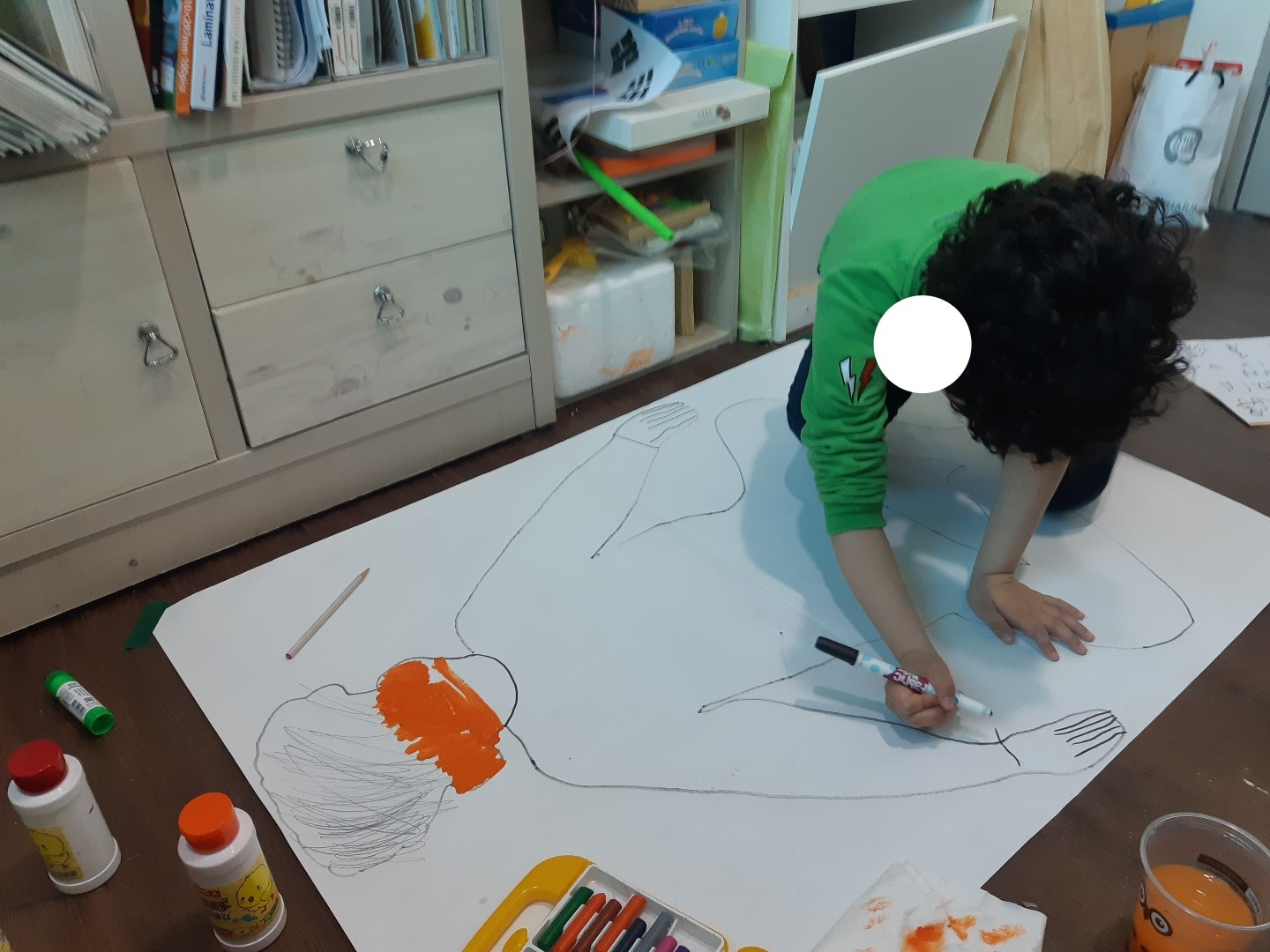 전북 완주군 봉동읍 한 발달장애 아동 지원센터에서 한 아동이 미술치료 수업을 받고 있다. 사진 해당 센터