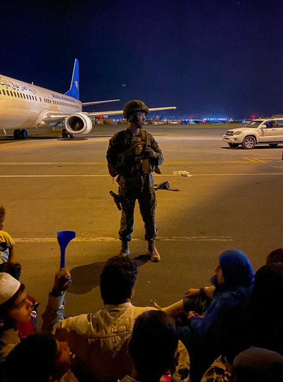 비행기 아프간 아프간 떠난