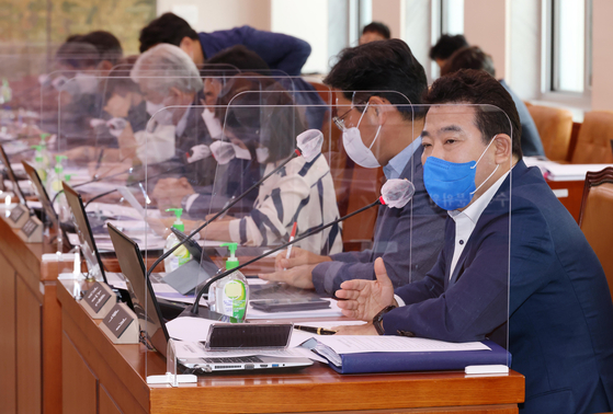 언론중재법 수정 꼼수 부린 민주당…야당과 전문가 "위헌·개악 ...