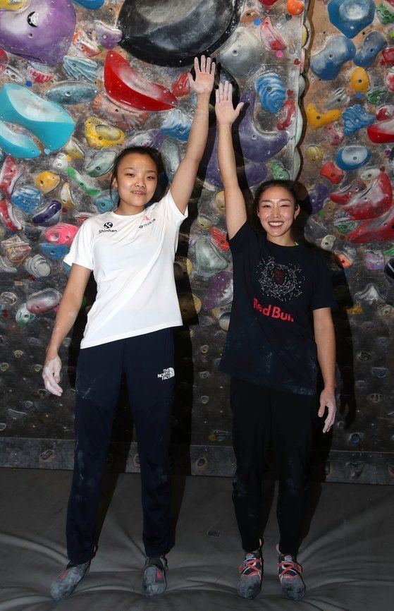 서채현(왼쪽)과 김자인은 암 리치가 키보다 8~10㎝ 더 길다는 공통점도 있다. 김상선 기자
