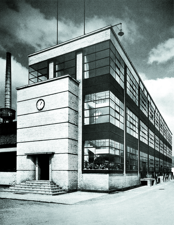 그로피우스가 1911년 설계한 파구스 공장. ‘국제주의 양식’건축의 효시로 여겨진다.